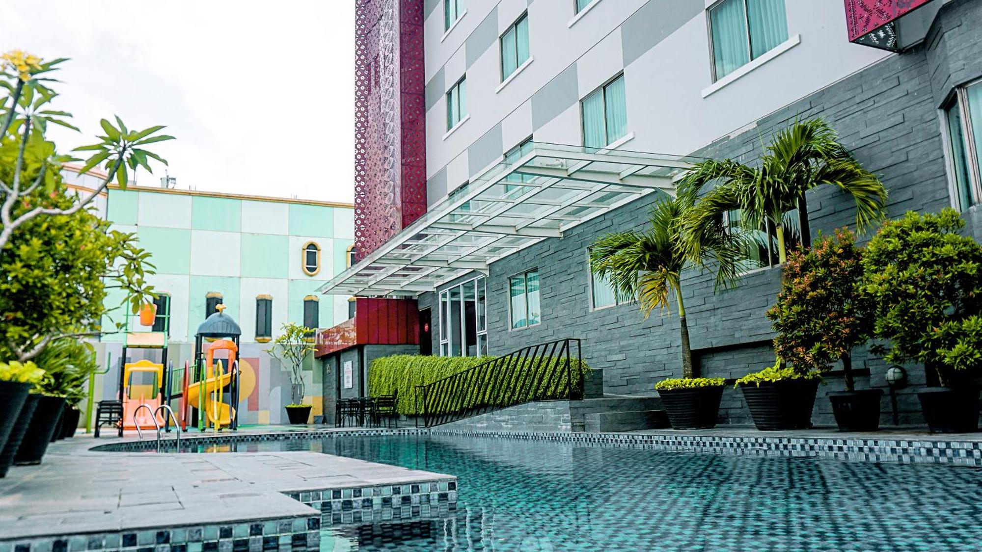 Grand Zuri Pekanbaru Esterno foto